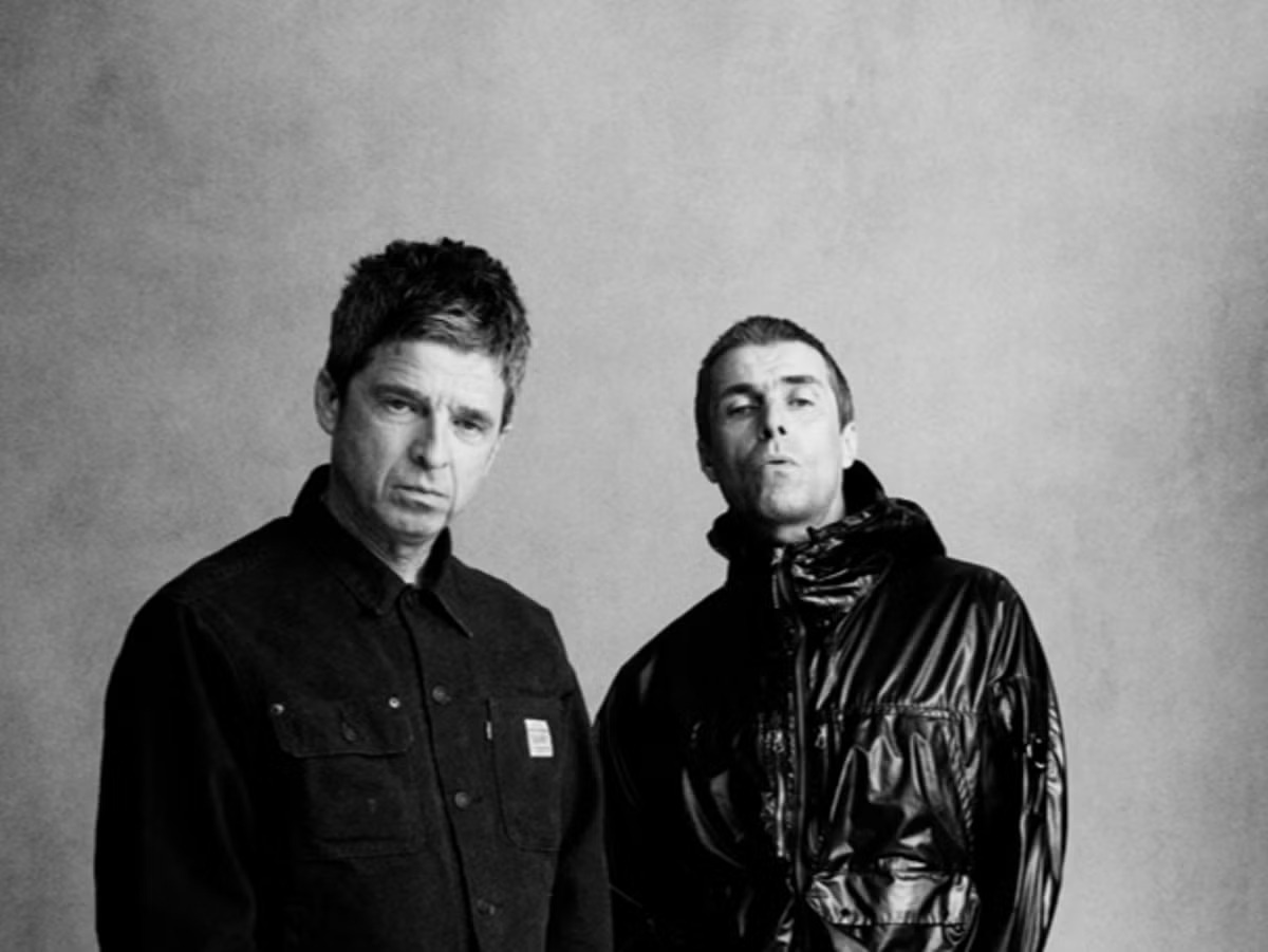 Oasis regresa con todo a los escenarios