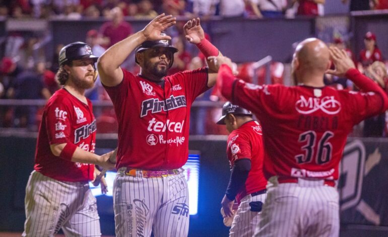Piratas pega primero al blanquear 7-0 a Pericos con bateo de Peña y par de jonrones