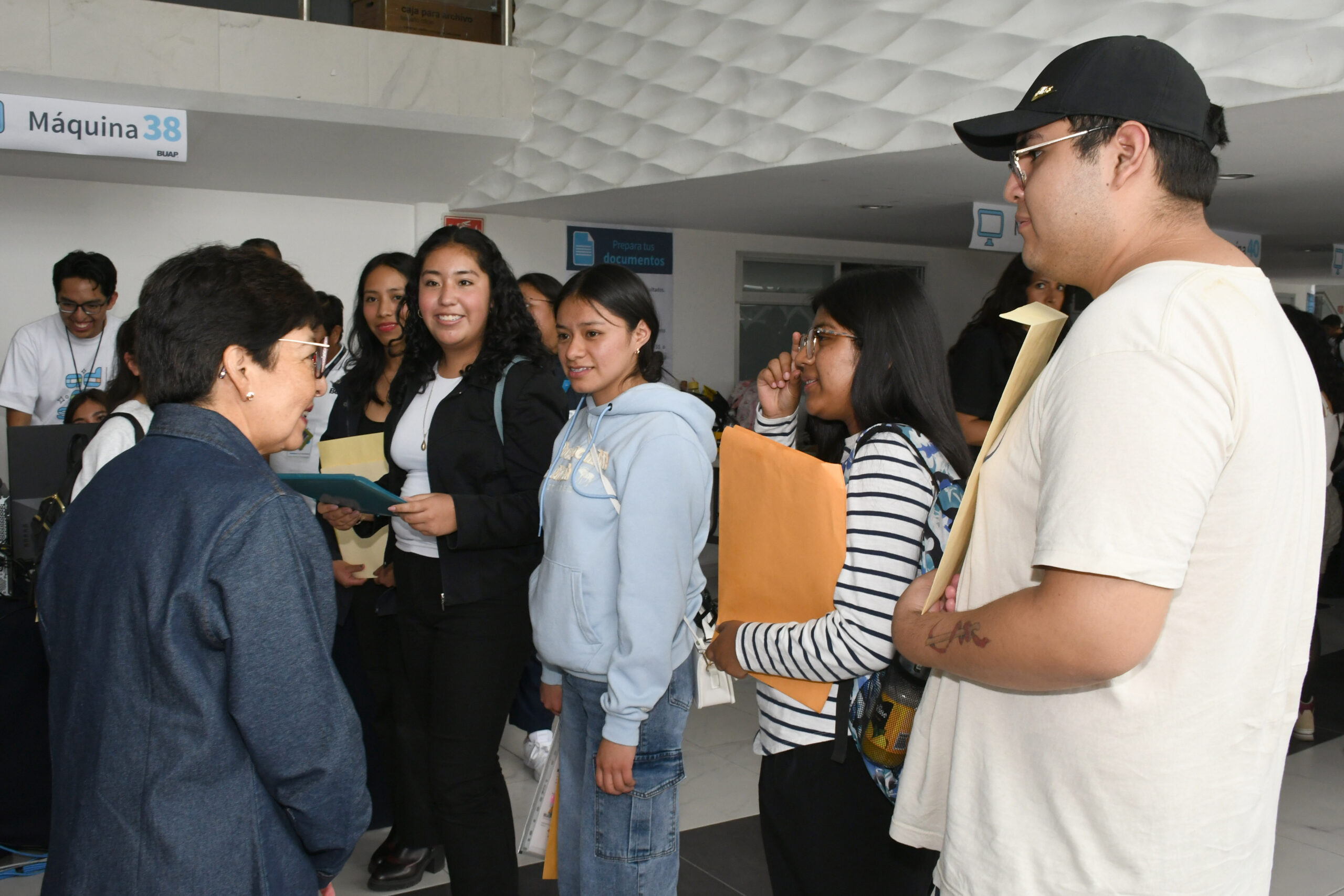 Casi 9 mil jóvenes inician inscripción al nivel superior de la BUAP