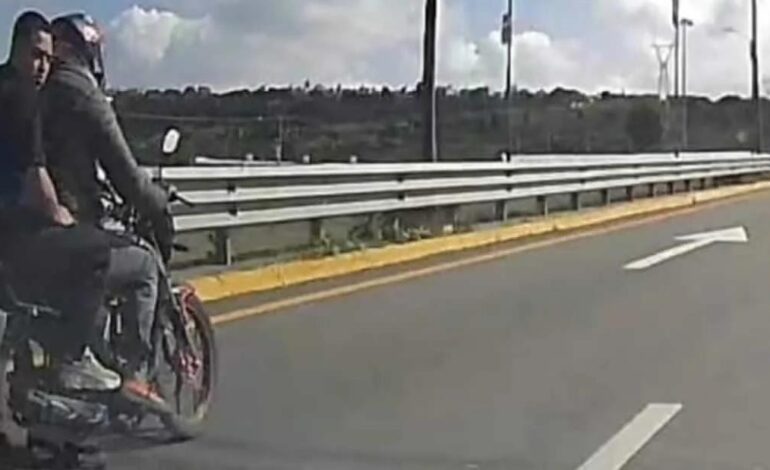 Alertan por motociclistas armados en el Periférico Ecológico
