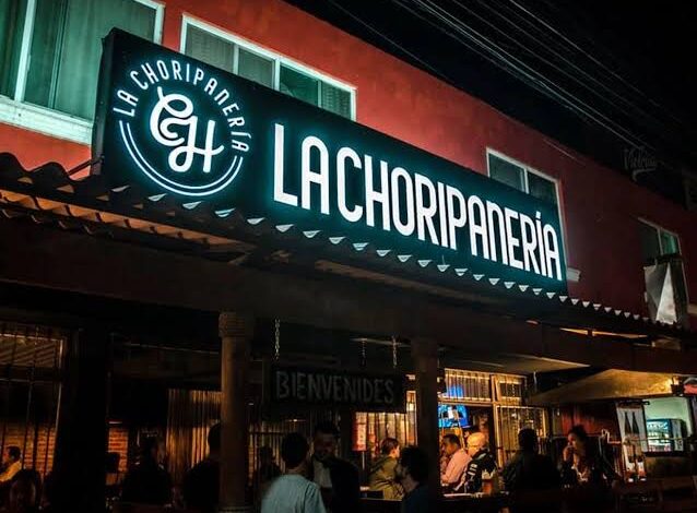 Terror en La Paz: sicarios asaltan La Choripanería y encierran a empleados en el baño