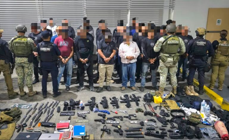 Detienen a 38 integrantes de La Luz del Mundo en Michoacán con armas y equipo táctico