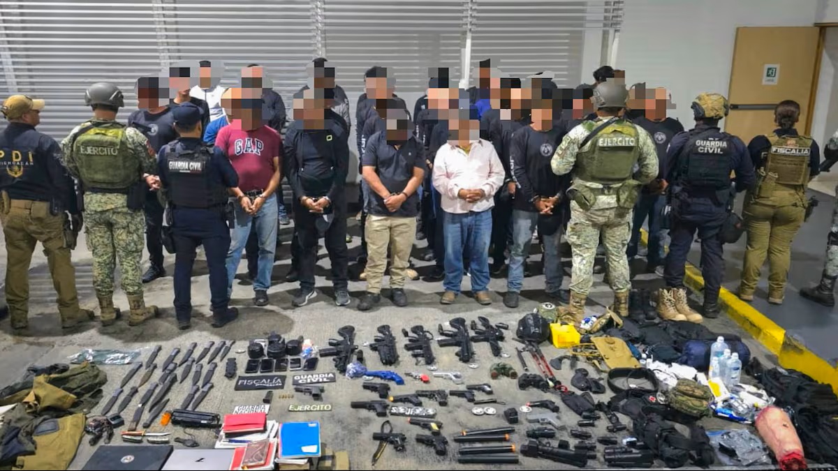 Detienen a 38 integrantes de La Luz del Mundo en Michoacán con armas y equipo táctico