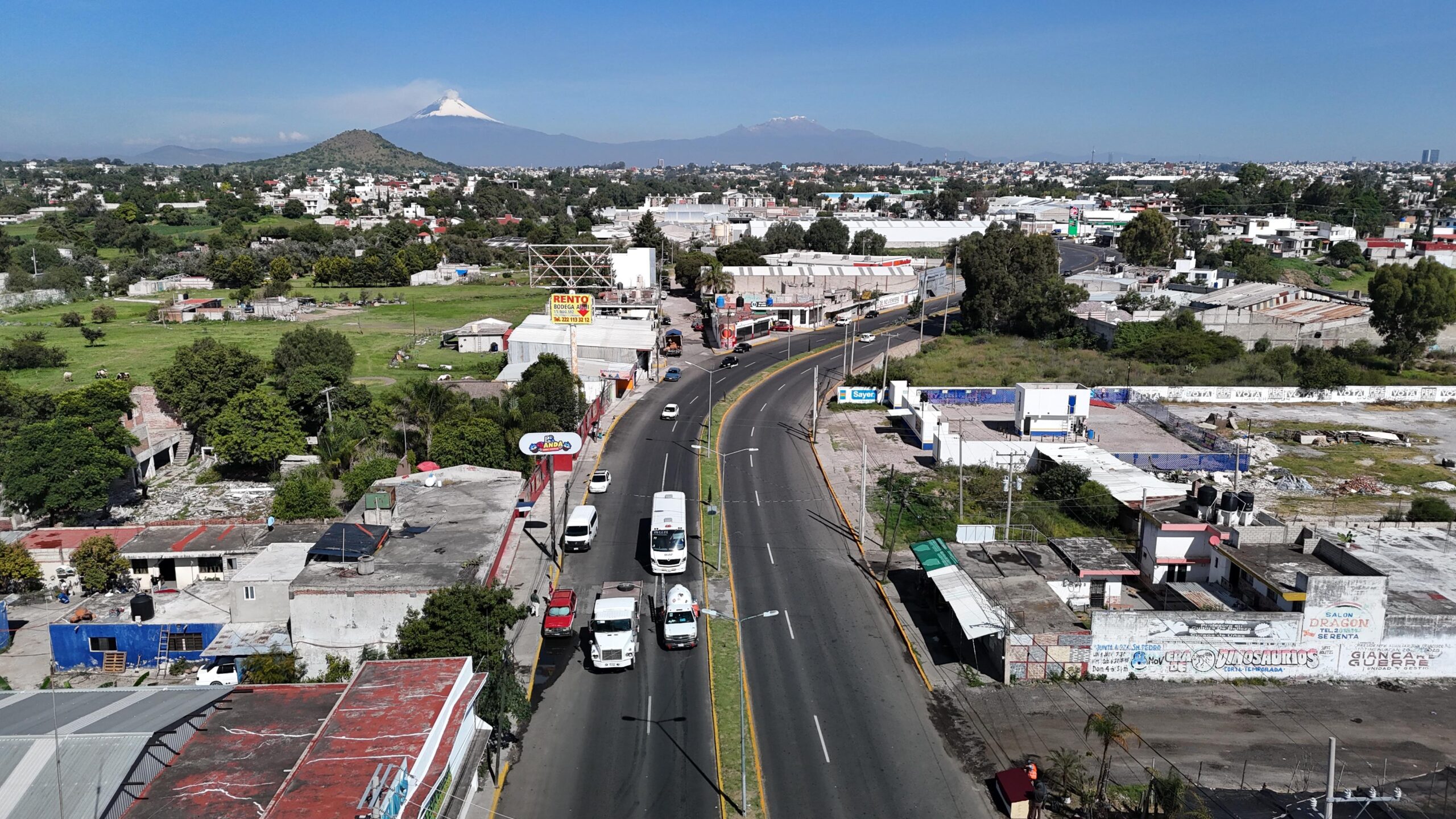Más de 4 mil calles pavimentadas en Puebla capital, al cierre de 2025, asegura Armenta