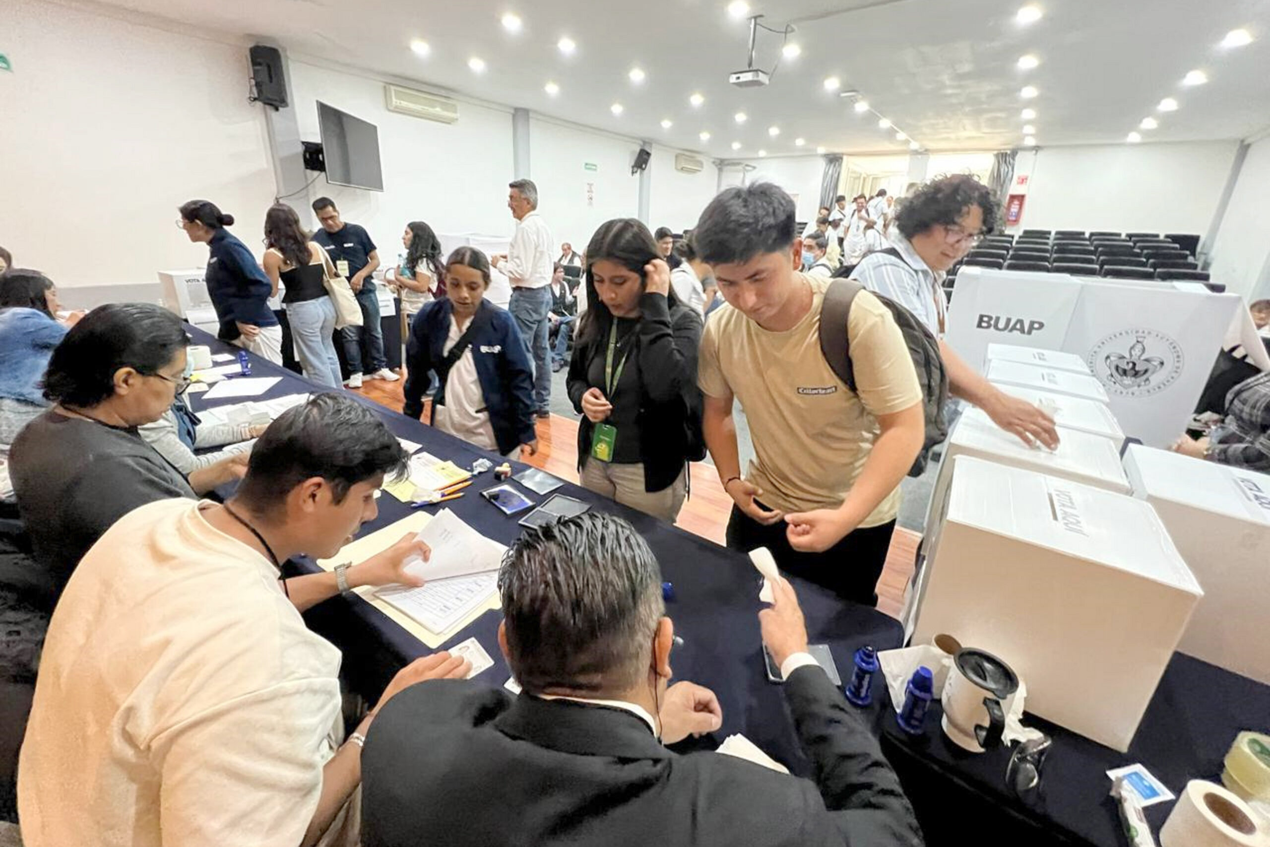 Transcurre jornada electoral en 44 unidades académicas de la BUAP