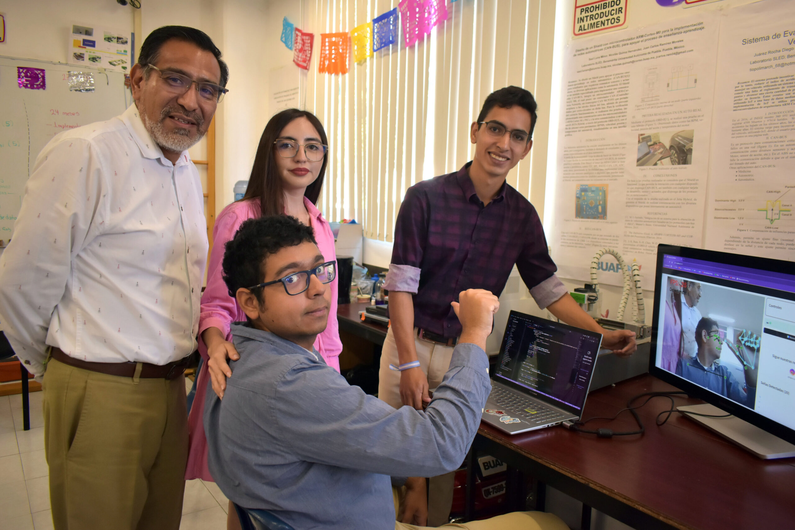 Alumnos de la Facultad de Ciencias de la Electrónica ganan oro en Infomatrix Argentina 2025