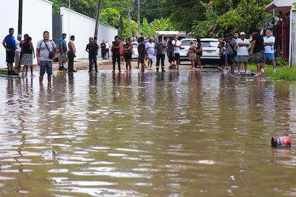 Estudiantes de la UV protestan por desaparición de compañeros tras inundaciones en Veracruz