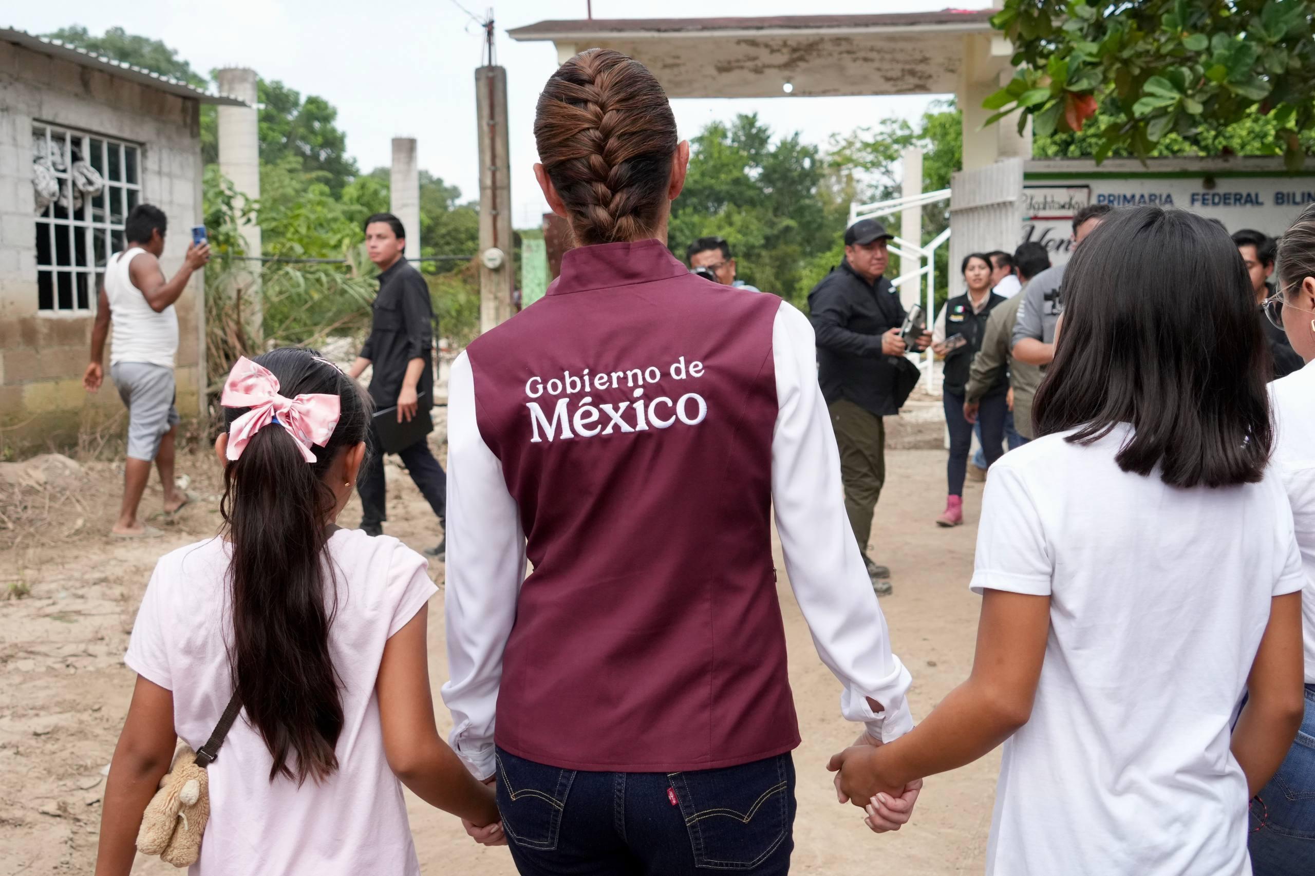 Estaremos hasta el último momento», presidenta Sheinbaum supervisa trabajos en Pantepec