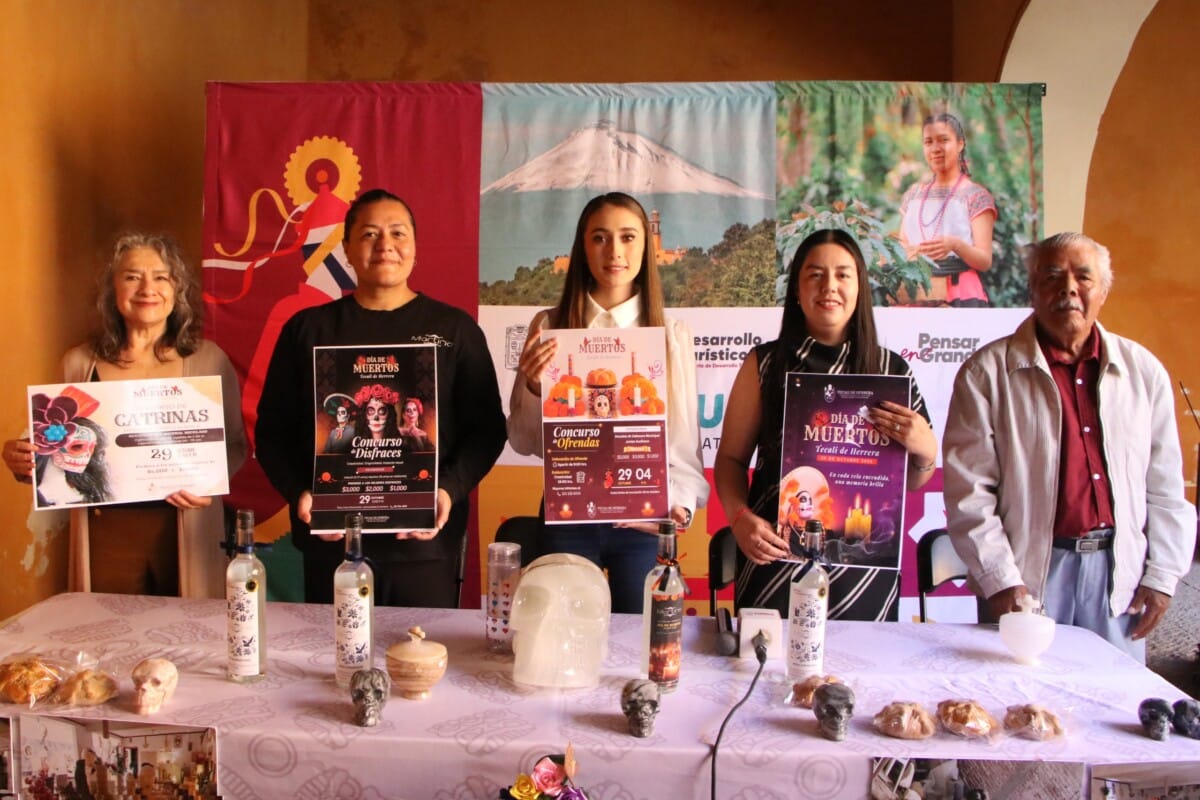 Tecali de Herrera vive su tradición con el gran Desfile de Calaveras y concursos del Día de Muertos