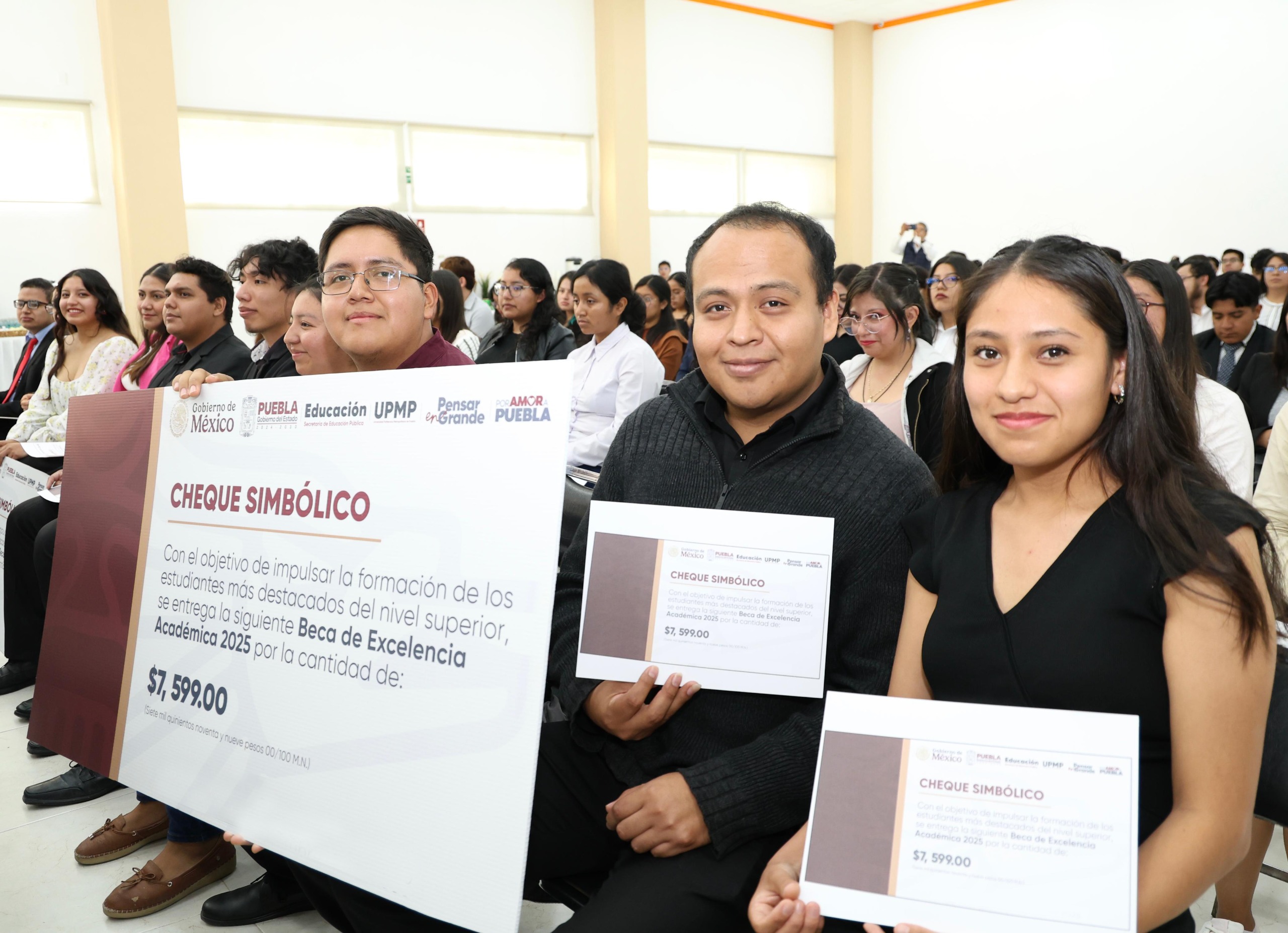 Otorga SEP más de 1 millón 124 mil pesos en becas para universitarios