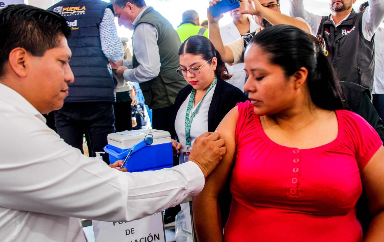 Inicia Campaña Nacional de Vacunación Invernal en Xicotepec