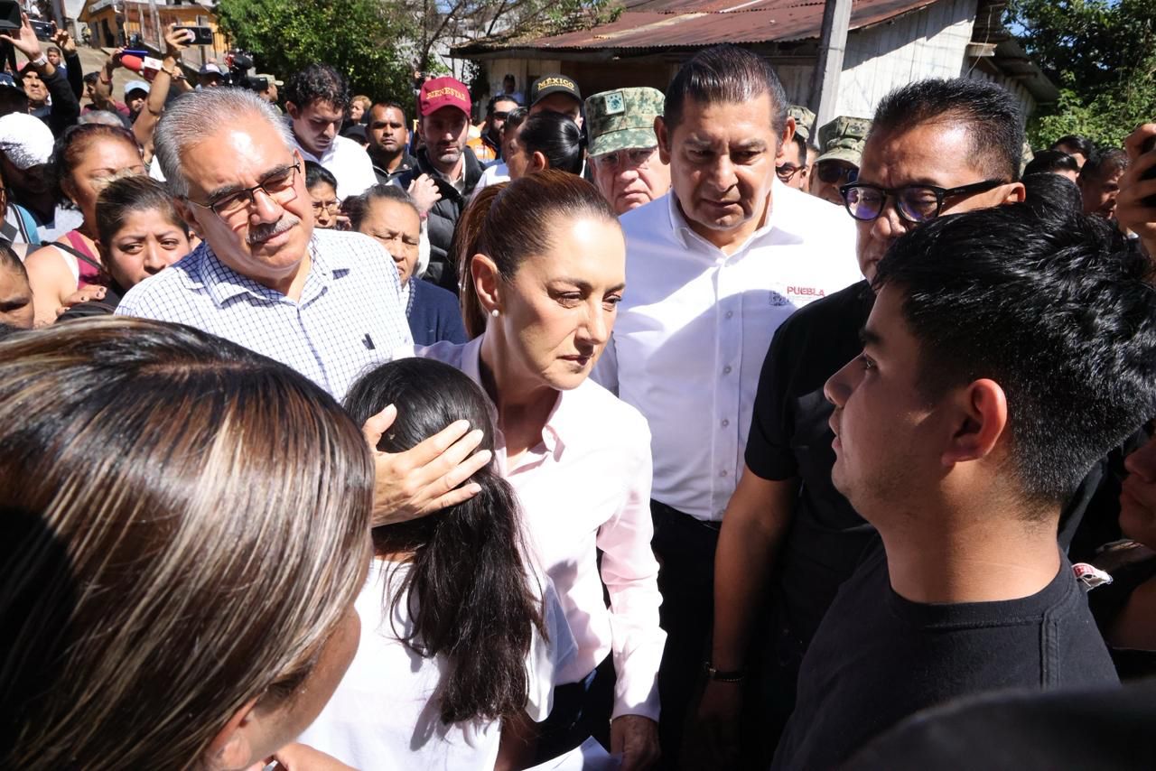 Cobija y atiende presidenta Sheinbaum a damnificados en Huauchinango: No vamos a dejar desamparado a nadie