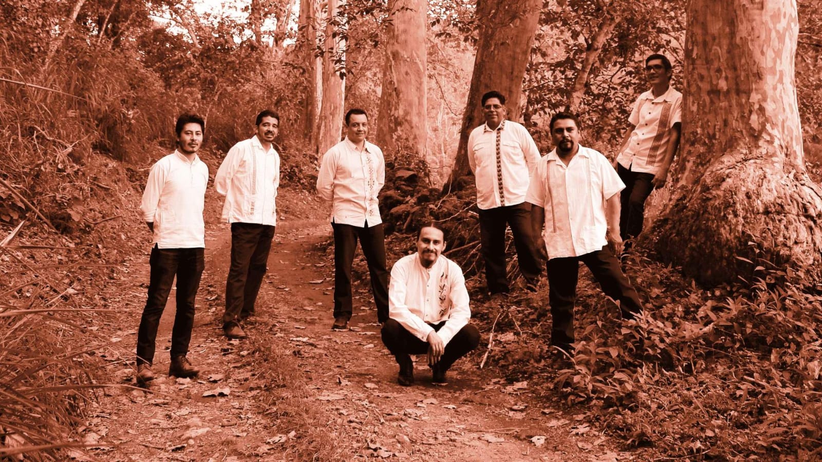 Los Hijos de la Montaña llevan al público poblano su música tradicional