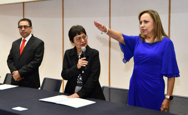 Rectora preside Cuarto Informe de Labores y toma de protesta en la Facultad de Administración