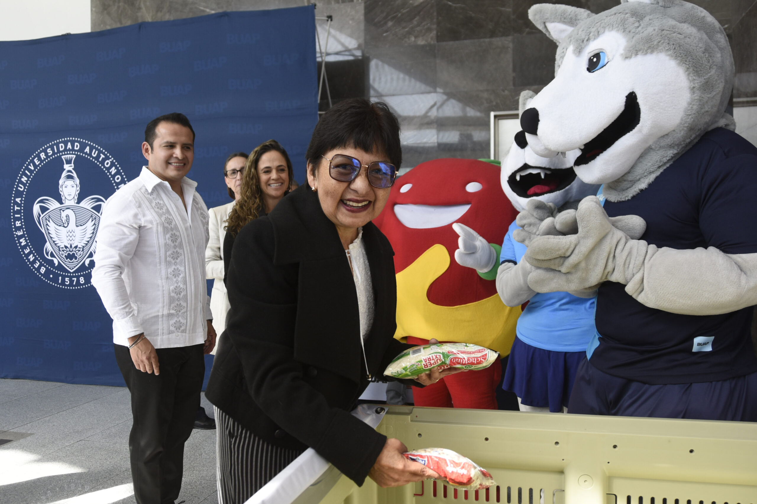 La BUAP inicia la campaña «Échale los kilos, donación de arroz y frijol 2025»