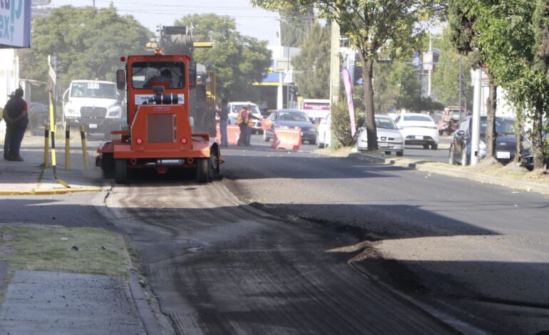 Reconstruye gobierno estatal 37 vialidades prioritarias en Puebla capital