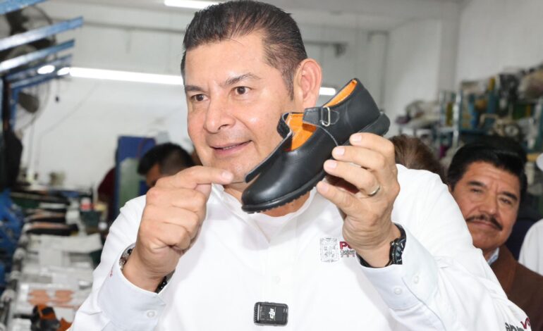 Con inclusión y desarrollo regional, gobierno estatal impulsa industria del zapato.