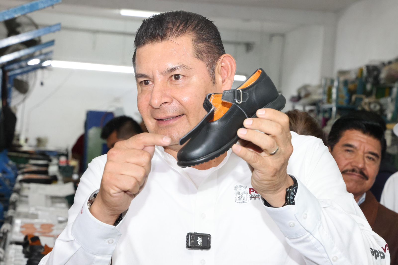 Con inclusión y desarrollo regional, gobierno estatal impulsa industria del zapato.