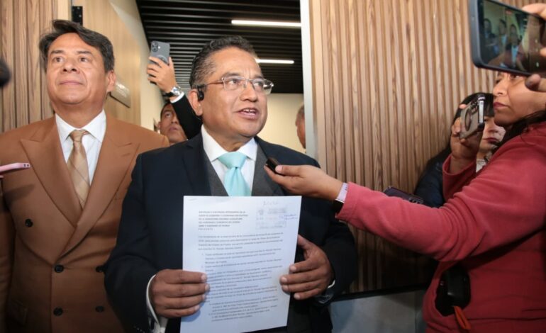 Se inscribe Román Sánchez Zamora como aspirante para la Auditoría Superior del Estado