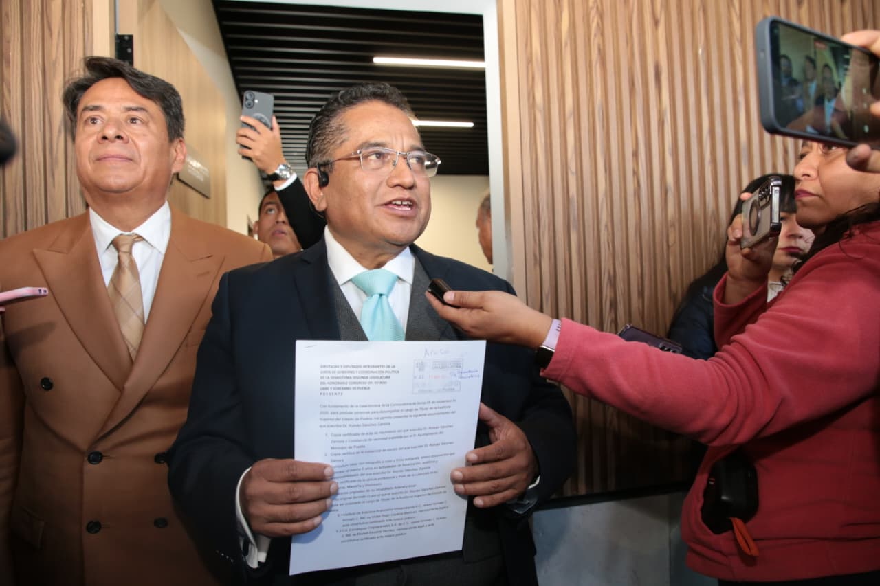 Se inscribe Román Sánchez Zamora como aspirante para la Auditoría Superior del Estado