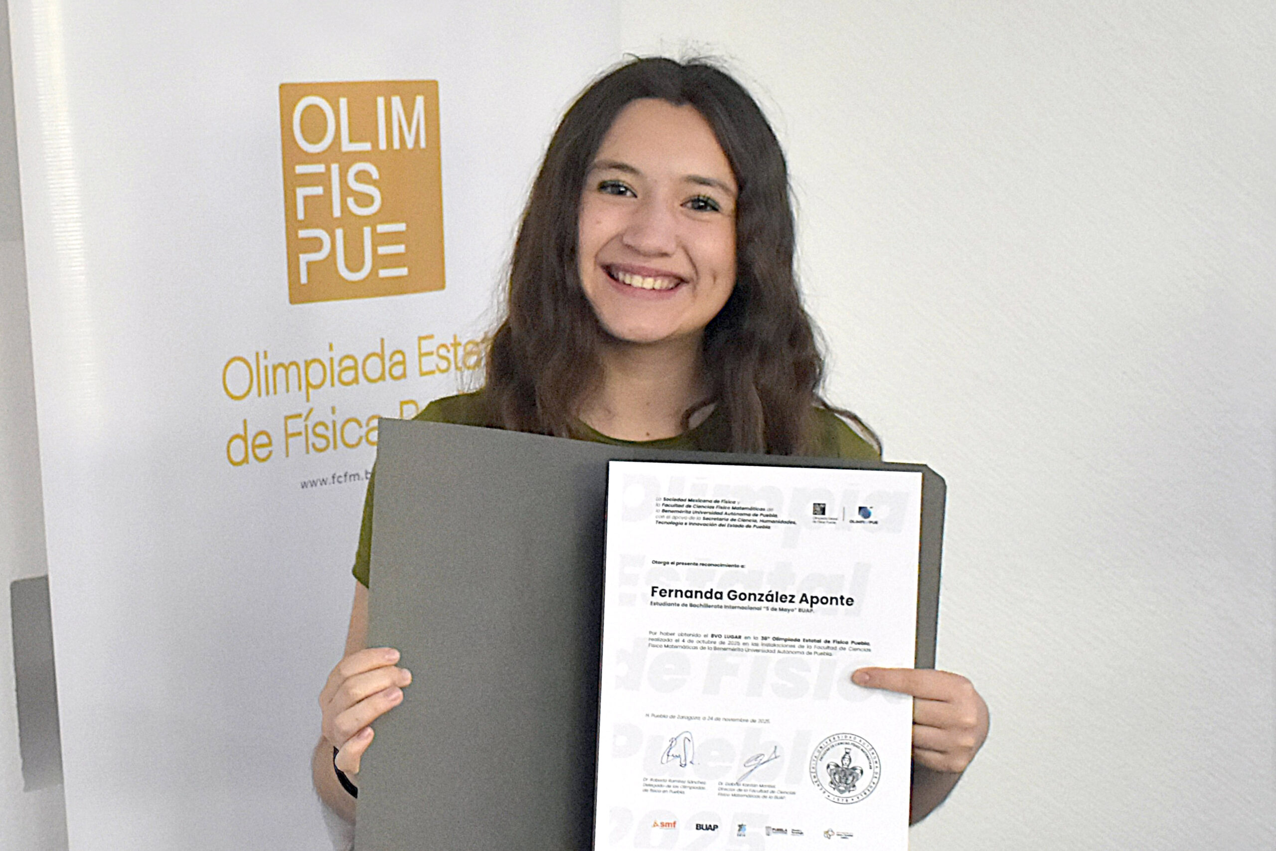 Destacan estudiantes BUAP en olimpiadas estatales y nacionales de Física 2025.