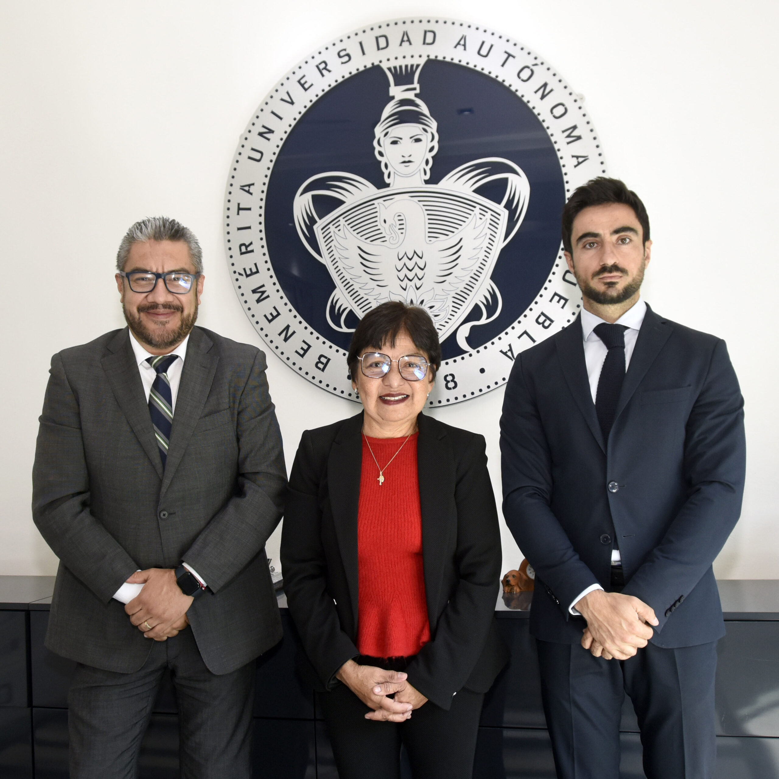 Rectora Lilia Cedillo toma protesta a nuevos funcionarios de la BUAP.