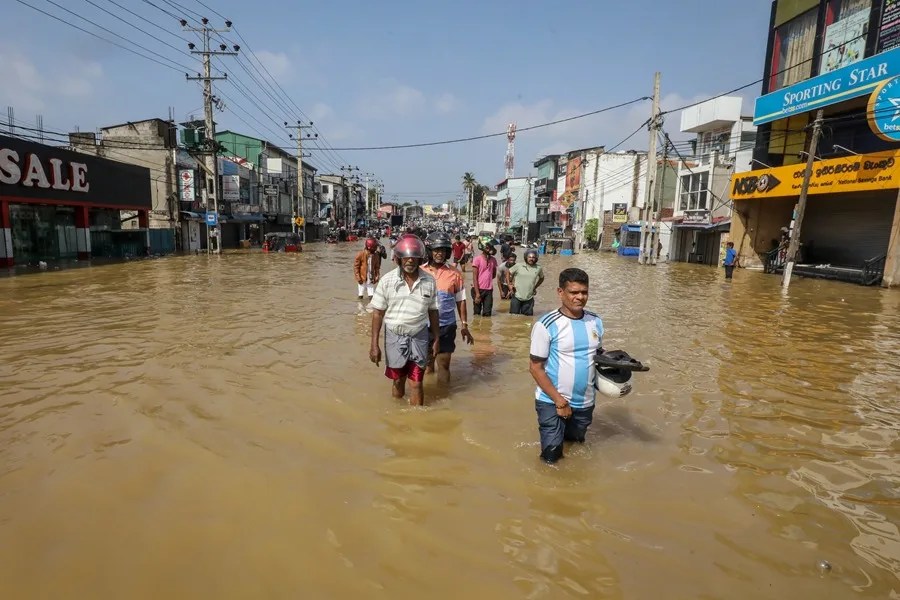 Inundaciones y deslizamientos en el sudeste asiático dejan más de 1.100 muertos.