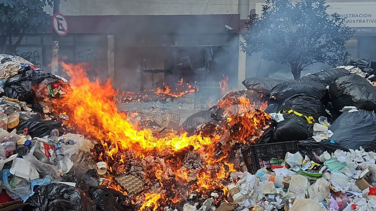 Exigen el respeto a sus derechos laborales: trabajadores de limpieza de la CDMX protestan por demoras en su afiliación sindical