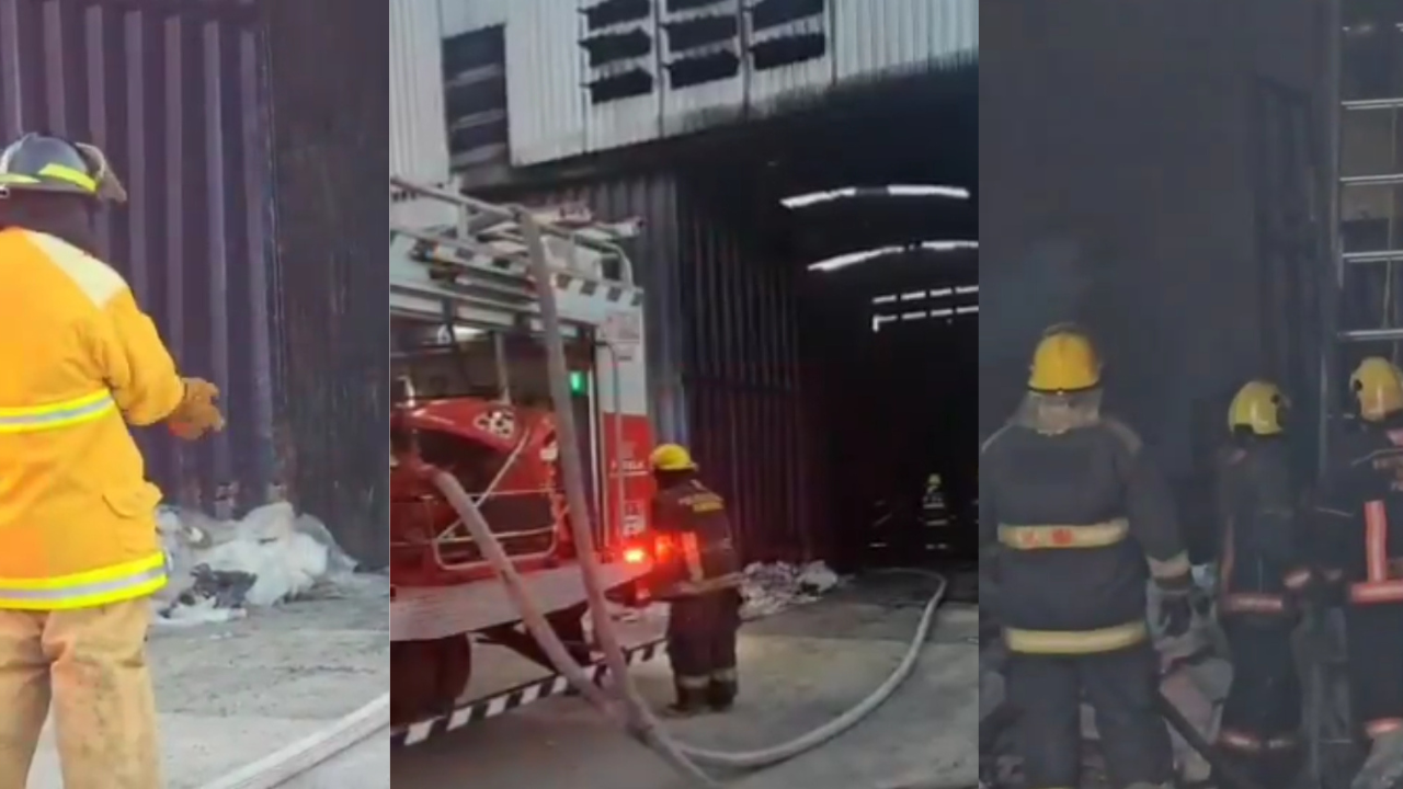 Un fuerte incendio consumió una bodega de plásticos en Totimehuacan