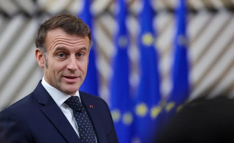 Estados Unidos negó la entrada al país a cinco activistas de redes sociales; la Unión Europea y Macron responden