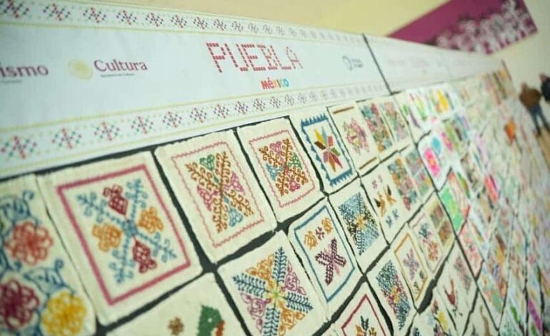 México obtiene Récord Guinness por la exposición textil con participación de artesanas poblanas