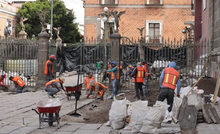 Rehabilita gobierno del estado el atrio de la catedral poblana