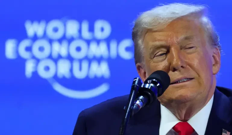 Donald Trump pide negociaciones inmediatas para adquirir Groenlandia y descarta el uso de la fuerza