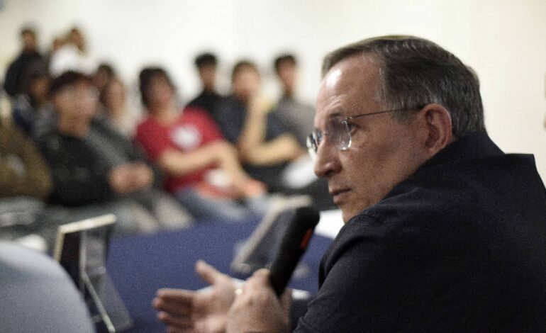 Leer y escribir es el territorio de la libertad: Pedro Ángel Palou