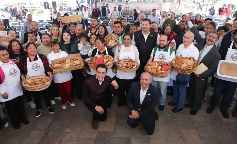 Pan de Zacatlán recibe denominación constitucional y homenaje a panaderas y panaderos