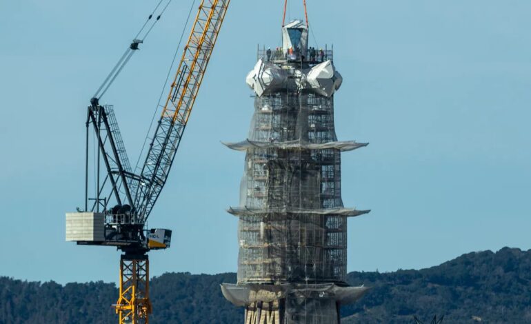 La Sagrada Familia corona su torre más alta y alcanza su altura máxima tras más de 140 años de obras