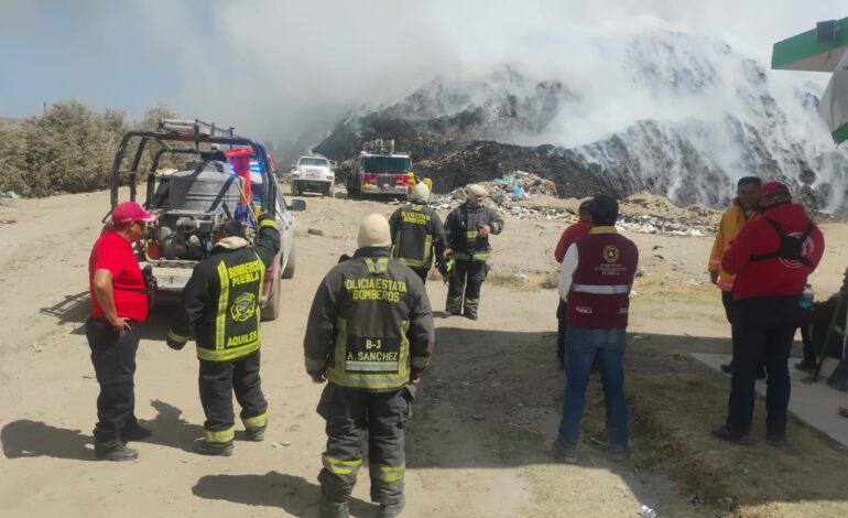 Incendio en relleno sanitario de San José Chiapa registra 70% de control