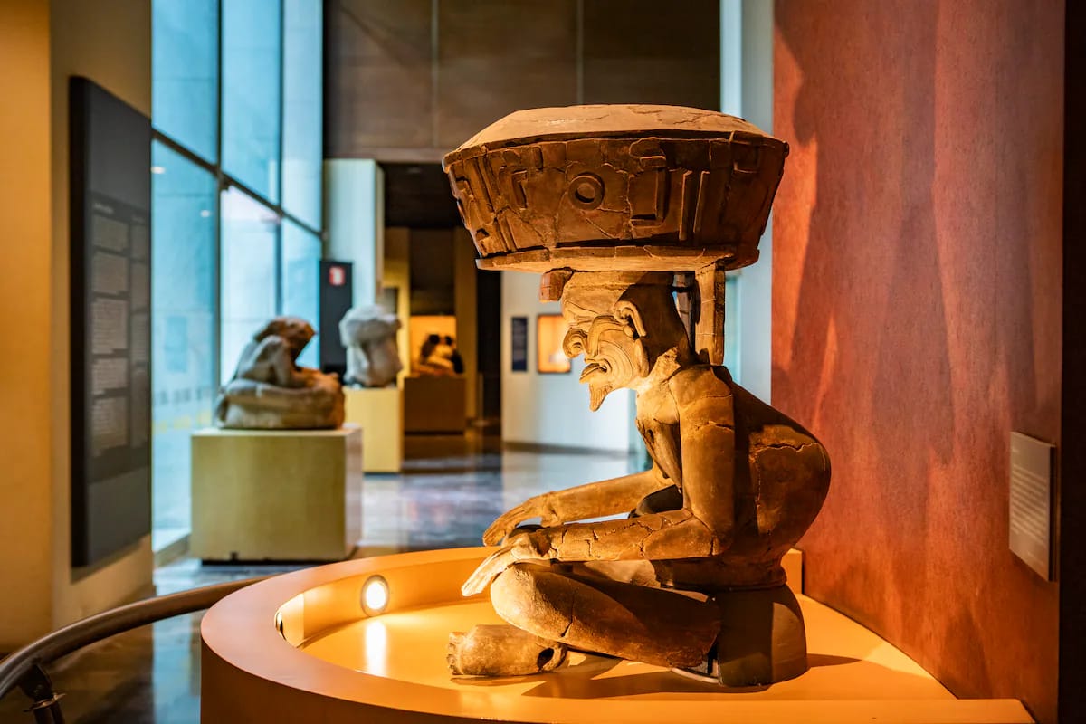 México exige frenar subasta en Francia y reclama repatriación de piezas arqueológicas