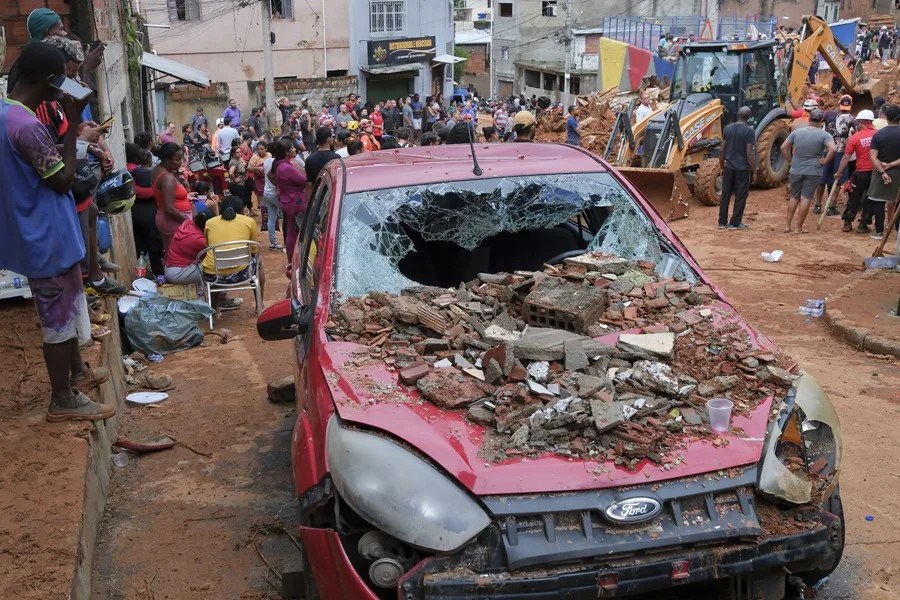 Torrenciales lluvias en Brasil dejan al menos 30 muertos y 33 personas desaparecidas