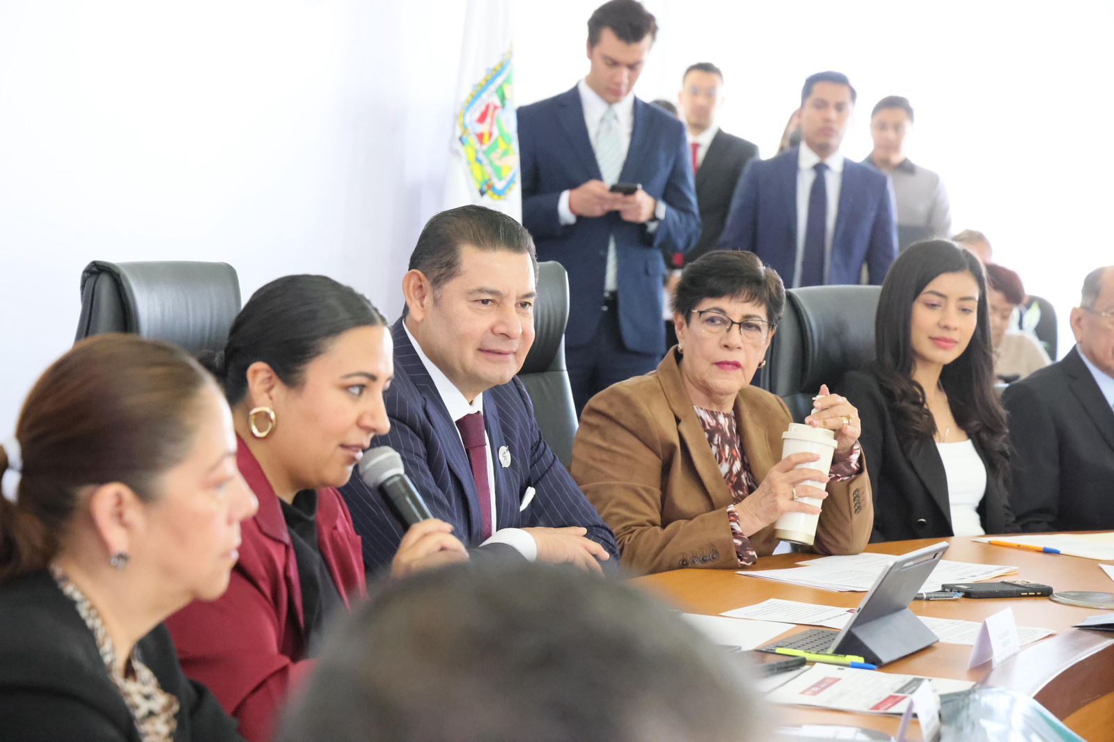 Aumento en recaudación se refleja en mejores obras para familias poblanas: Armenta