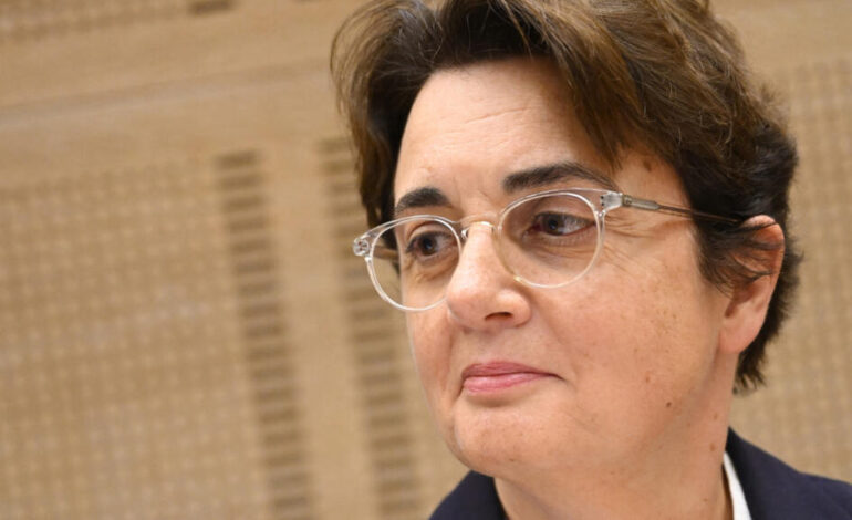 Renuncia de la presidenta del Louvre tras robo millonario de joyas