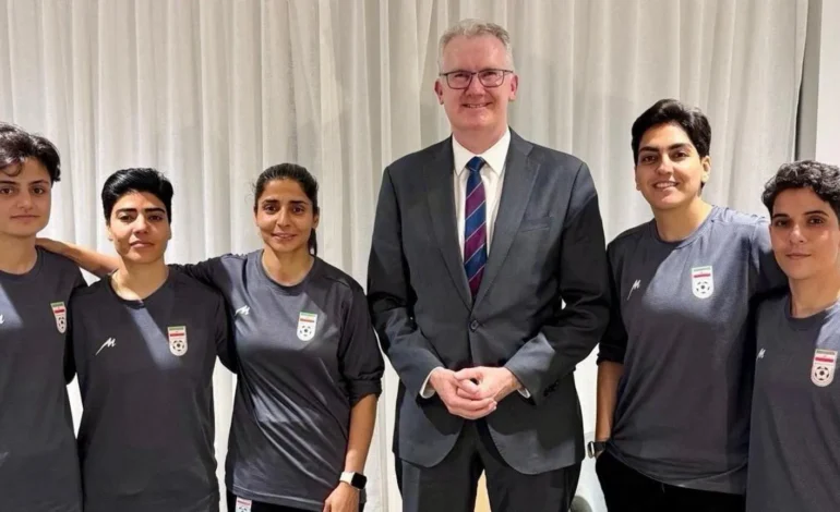 Jugadoras de futbol iraníes reciben asilo en Australia tras negarse a cantar el himno nacional