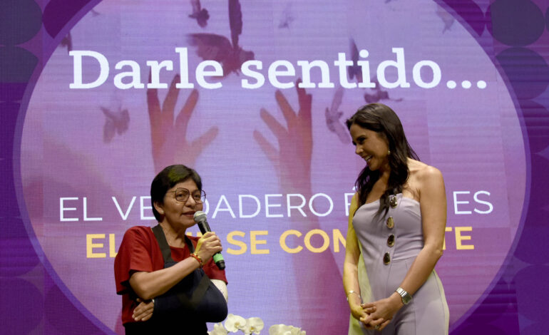 La periodista Paola Rojas imparte conferencia en la BUAP