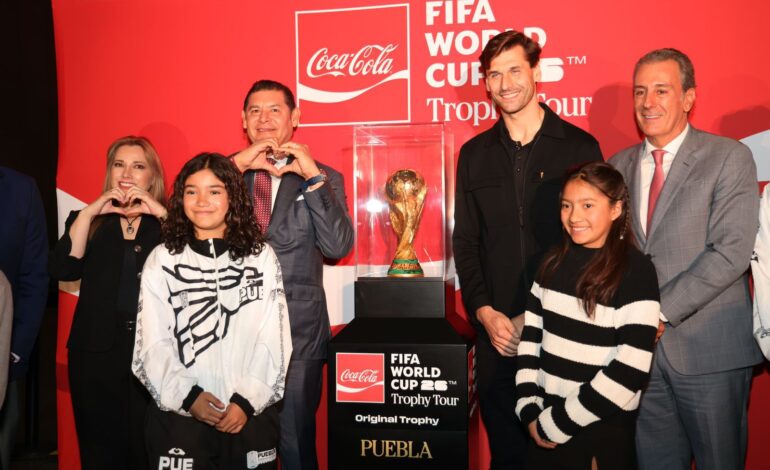 Puebla se une a la fiesta mundialista y recibe trofeo internacional