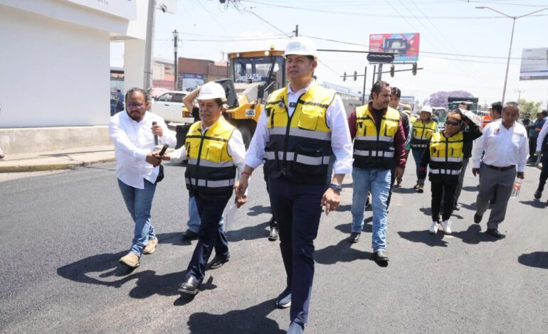 Alejandro Armenta Mier supervisó la rehabilitación de vialidades en San Baltazar Campeche