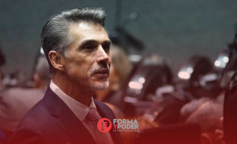 Sergio Mayer vive momento incómodo en una entrevista al olvidar el nombre de la universidad donde cursó su maestría