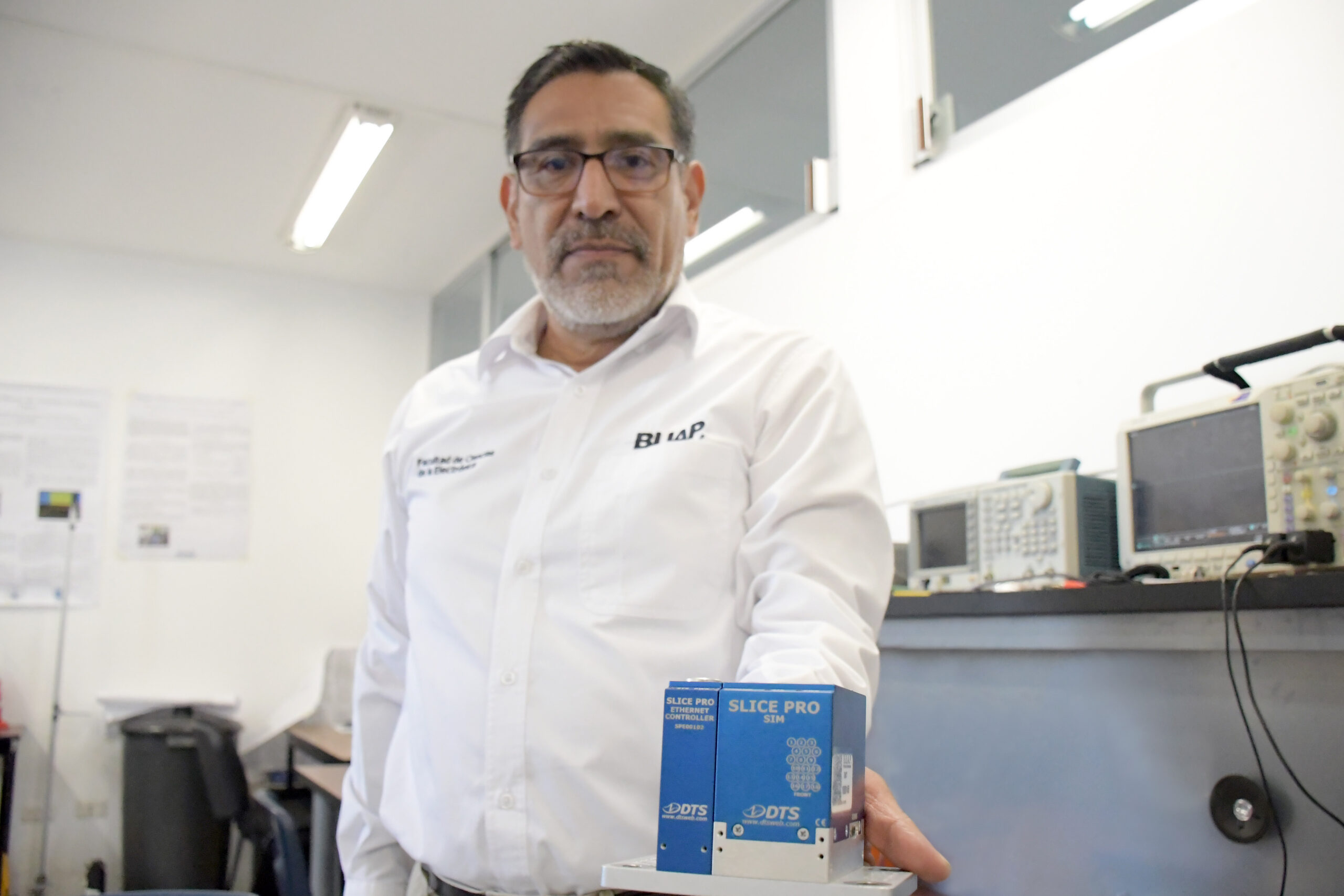 Electrónica aplicada, en el Laboratorio SLED de la BUAP