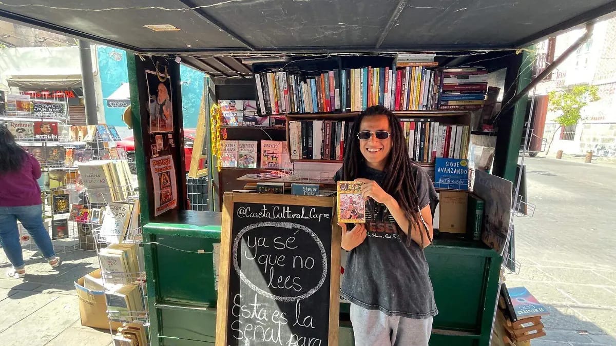 «Caseta Cultural Cafre» impulsa la lectura desde las calles del Centro Histórico de Puebla