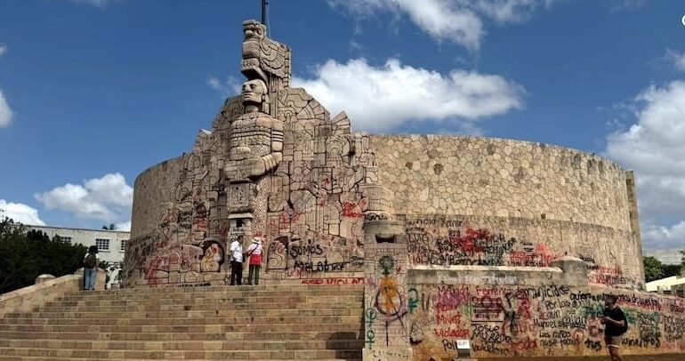 INAH diagnostica daños en monumentos del Paseo de Montejo tras movilizaciones del 8M