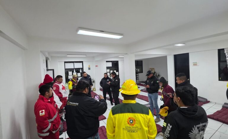 Protección Civil rescata a dos personas lesionadas en zona montañosa de Quimixtlán